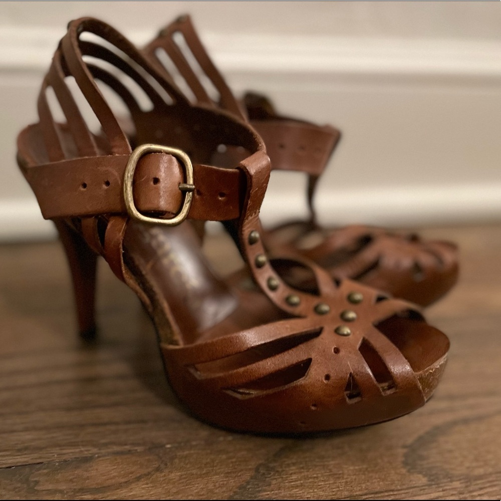 Pedro García brown leather platform heels w/grommets (size 36.5/6.5)